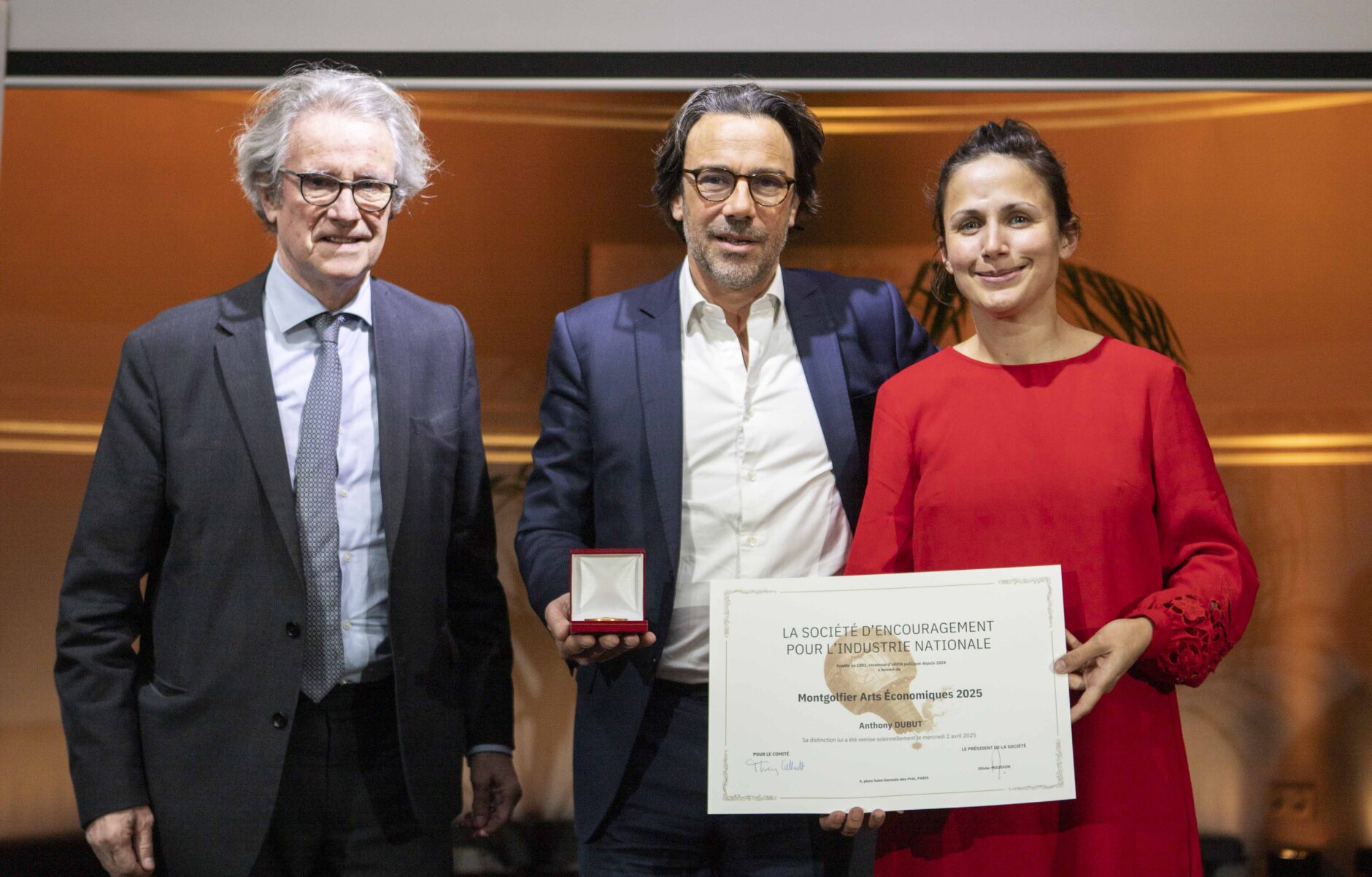 Anthony Dubut, Président d'InnovaFonds, reçoit le prix Montgolfier de la part du Comité des Arts Économiques